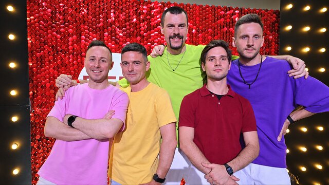 Партнеры команды Colores после отчетного выступления